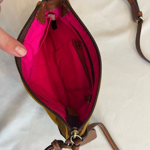 DOONEY AND BURKE Women’s Canvas Crossbody Purse, 6” x 9.5” - Picture 3 of 4